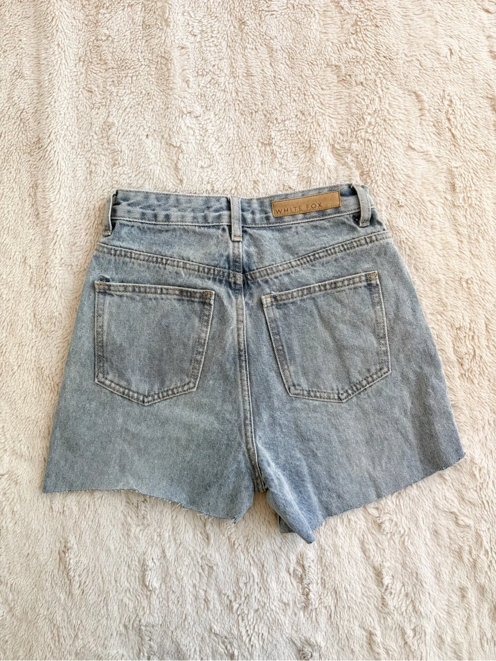 White Fox Denim Shorts XS Light Wash High Rise Mom Shorts